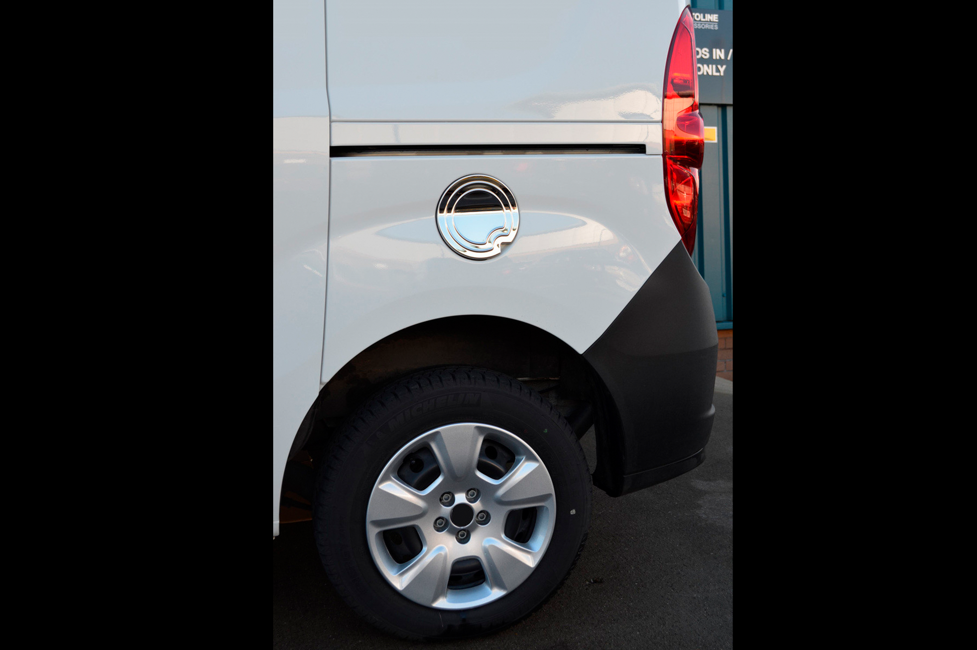 Chrome Fuel Tank Cap Cover (Stainless Steel) for Opel Combo 2012-2018 - image 4