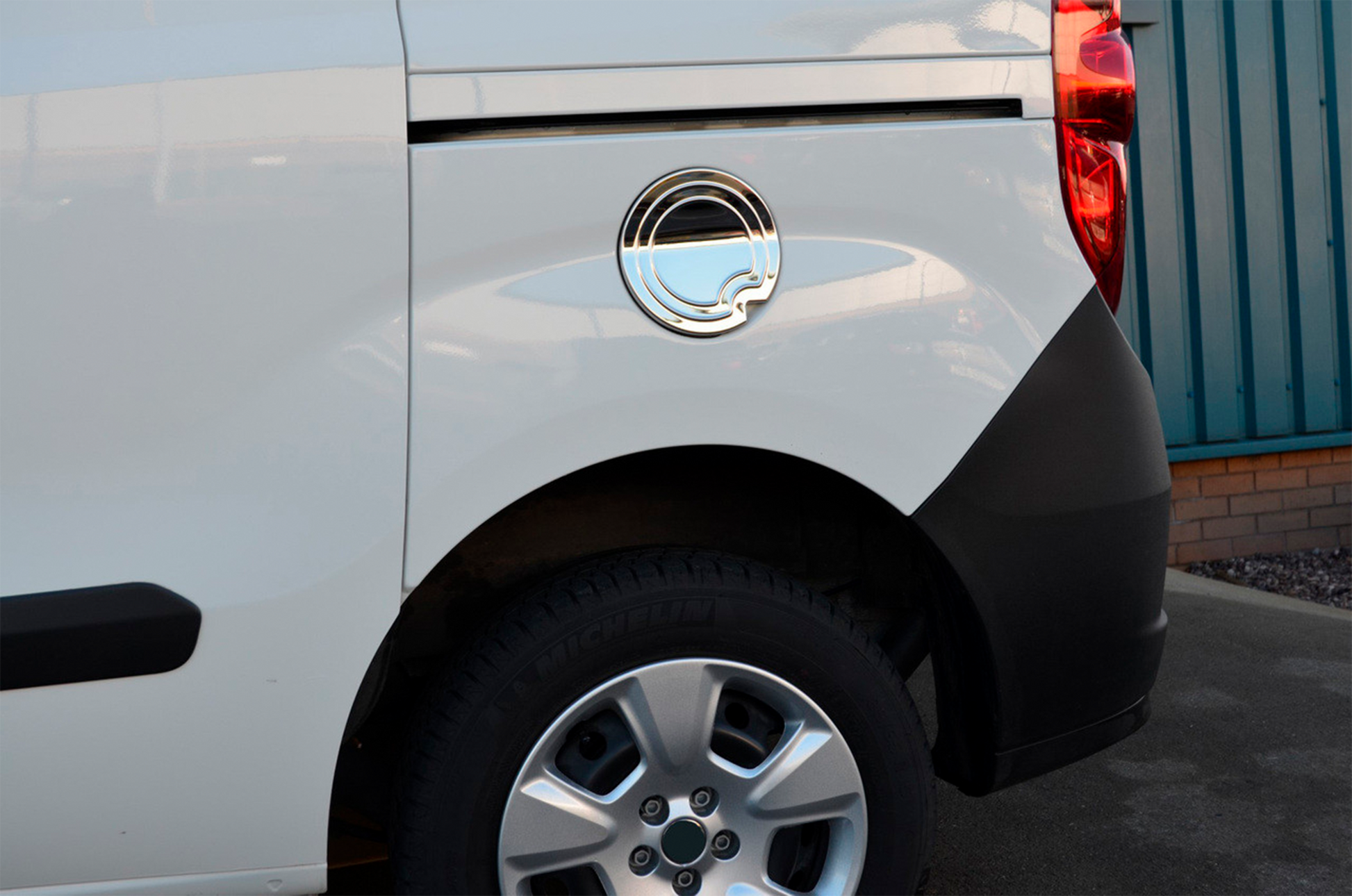 Chrome Fuel Tank Cap Cover (Stainless Steel) for Opel Combo 2012-2018 - image 3