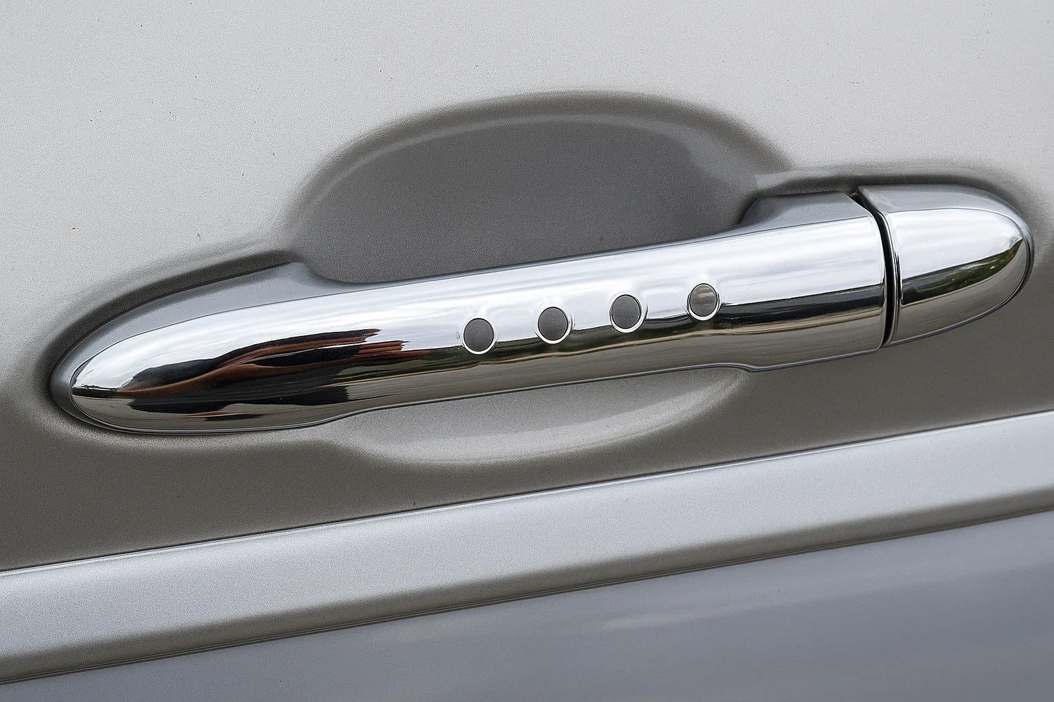 Chrome door handle cover with holes (1 pc, stainless steel) for Mercedes Vito W639 2004-2014 - image 1