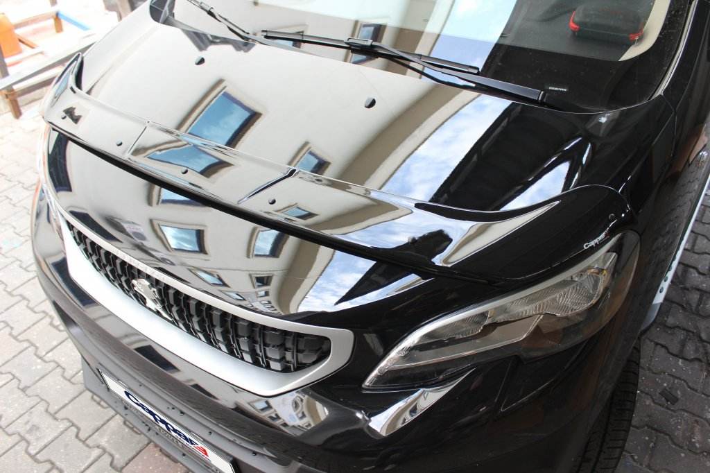 The hood deflector EuroCap for Toyota Proace - Reelken Auto