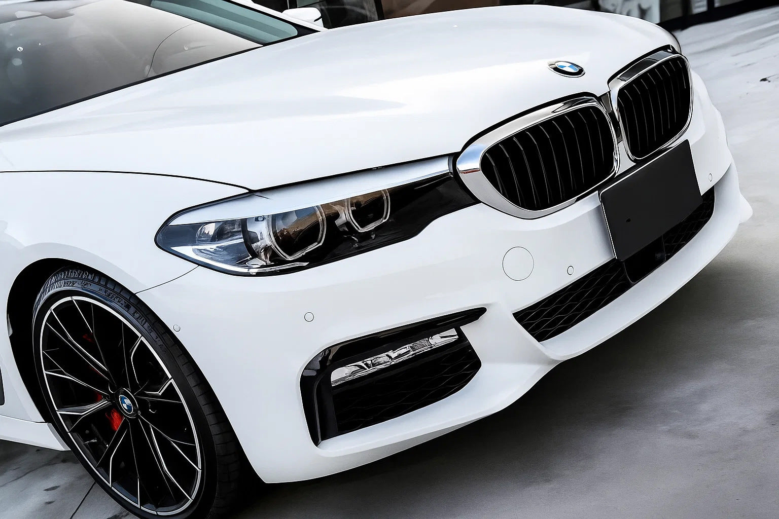 Kidney Grilles 1 Bar (2017-2020, Gloss Black with Chrome Trim) for BMW 5 Series G30/G31 2017-2023 - image 1