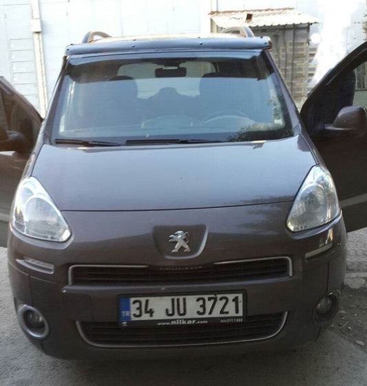 The visor on the windshield (gloss black, 5mm) for Peugeot Partner Tepee 2008-2018 - Reelken Auto