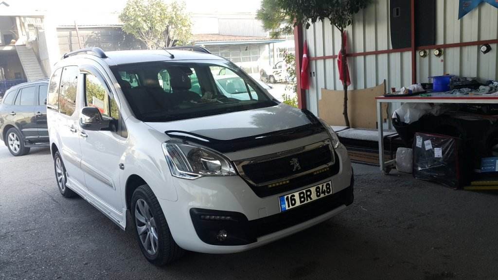 The hood deflector (EuroCap long) for Citroen Berlingo 2008-2018 - Reelken Auto