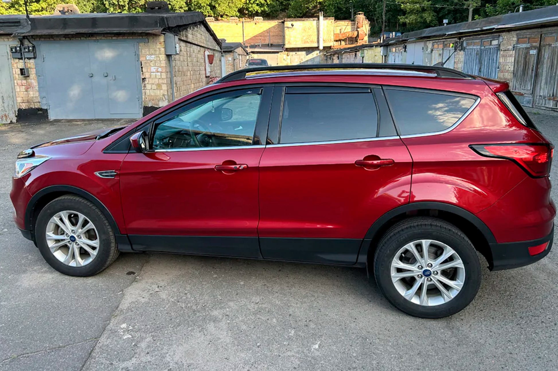 In-channel window deflectors (4 pcs, HIC) for Ford Kuga/Escape 2013-2019 - image 1