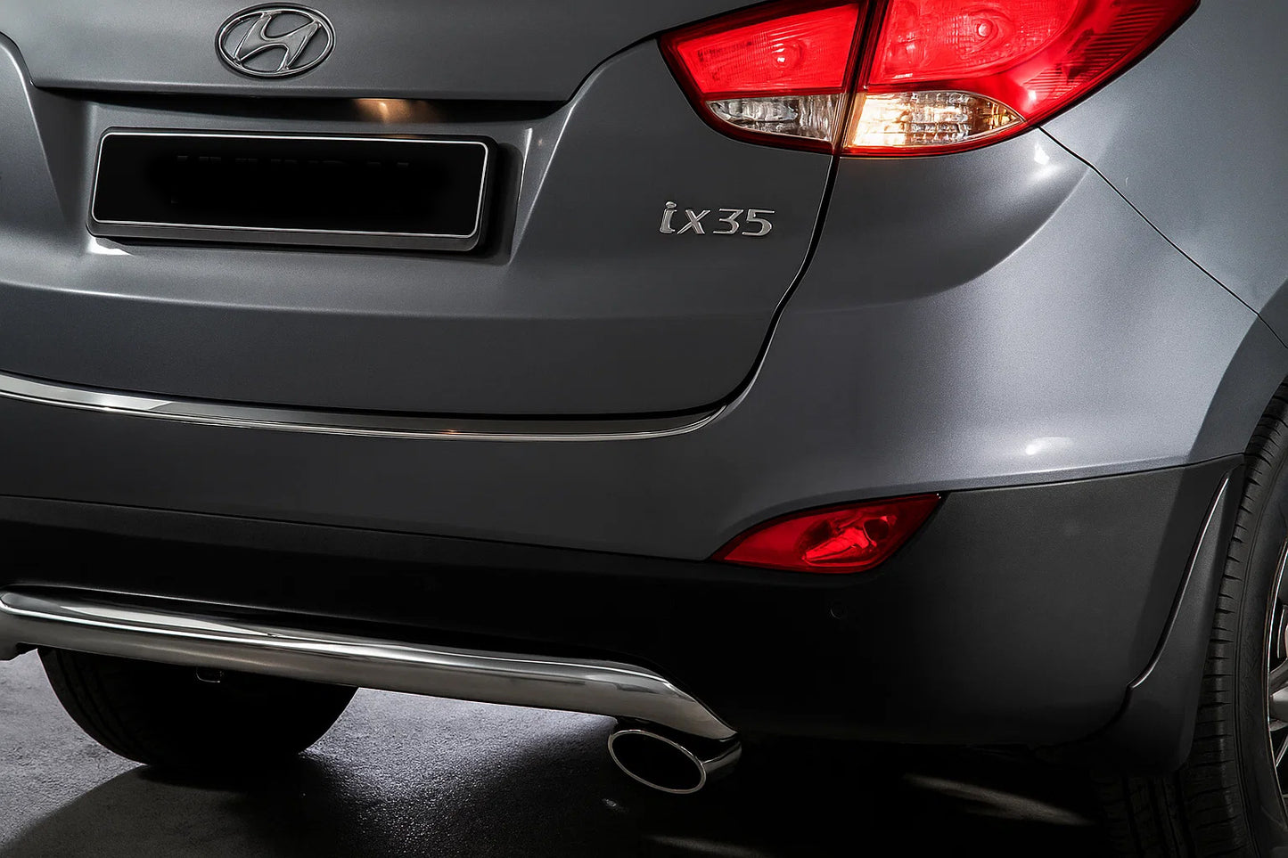 Rear Plastic Trim V5 for Hyundai IX-35 2010-2015 - image 1