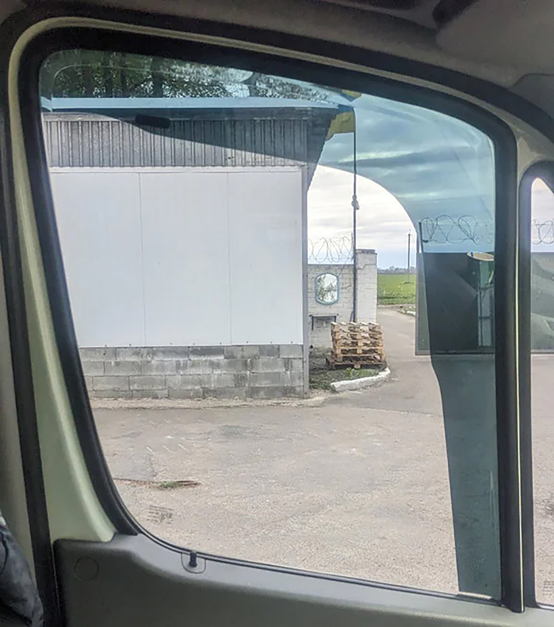 In-channel window deflectors (2 pcs, HIC) for Volkswagen Crafter 2006-2016 - image 4