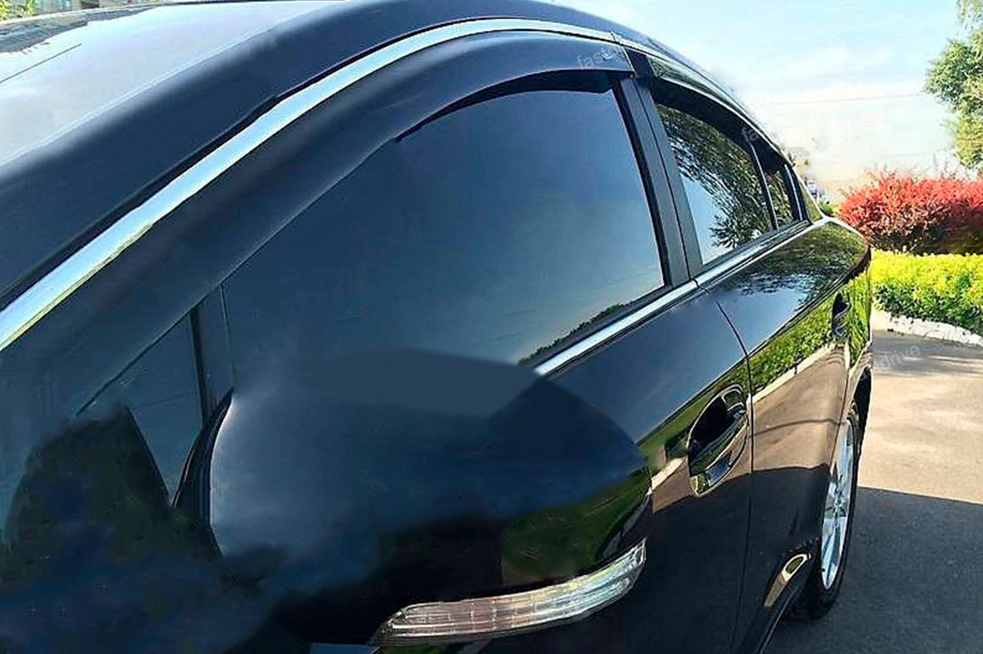 Window deflectors with chrome trim (4 pcs, HIC) for Honda Crosstour 2009-2015 - image 1