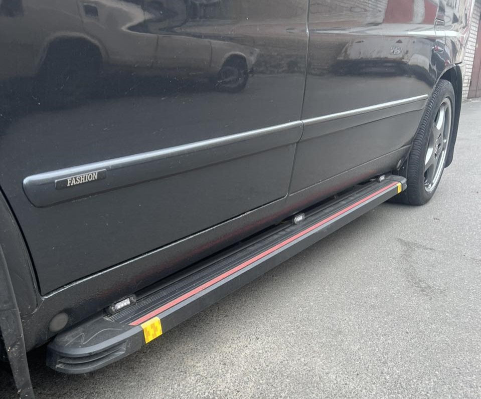 Side Steps Maya Red (2 pcs, Aluminum) for Mercedes Vito W638 1996-2003 - image 1