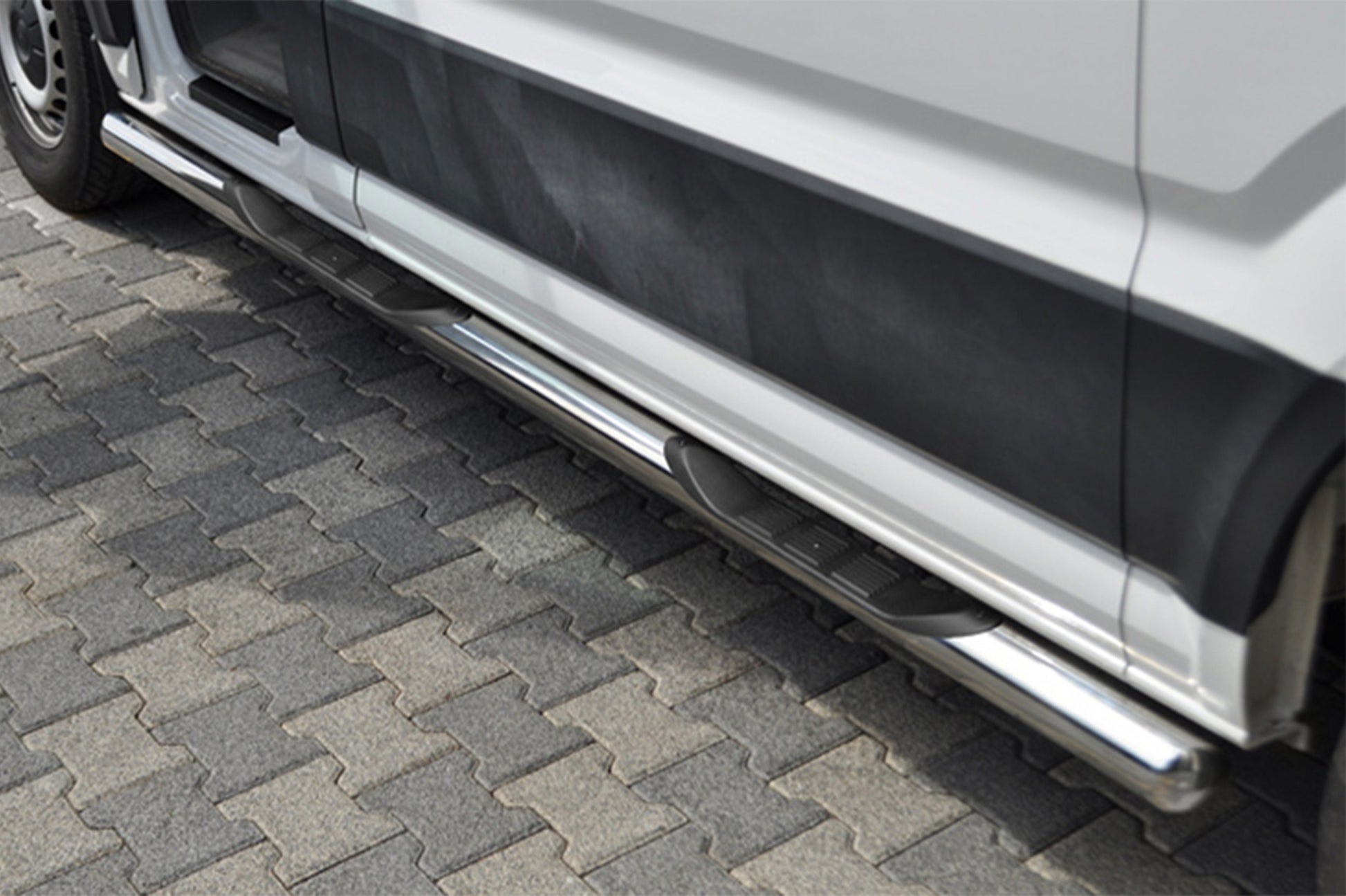 Side Bars B2 (2 pcs, stainless steel) for Man TGE 2017- - image 1