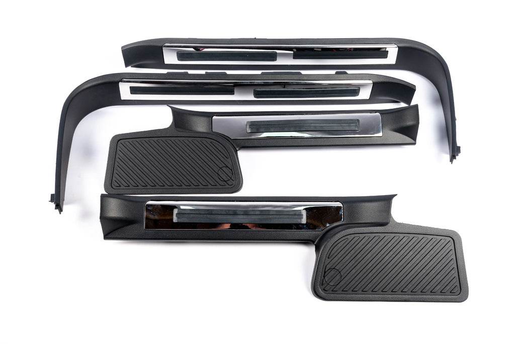 Plastic thresholds with lighting (black) for Toyota Land Cruiser 200 - Reelken Auto