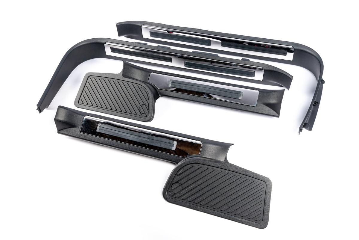 Plastic illuminated door sills (black) for Toyota Land Cruiser 200 2007-2021 - image 1