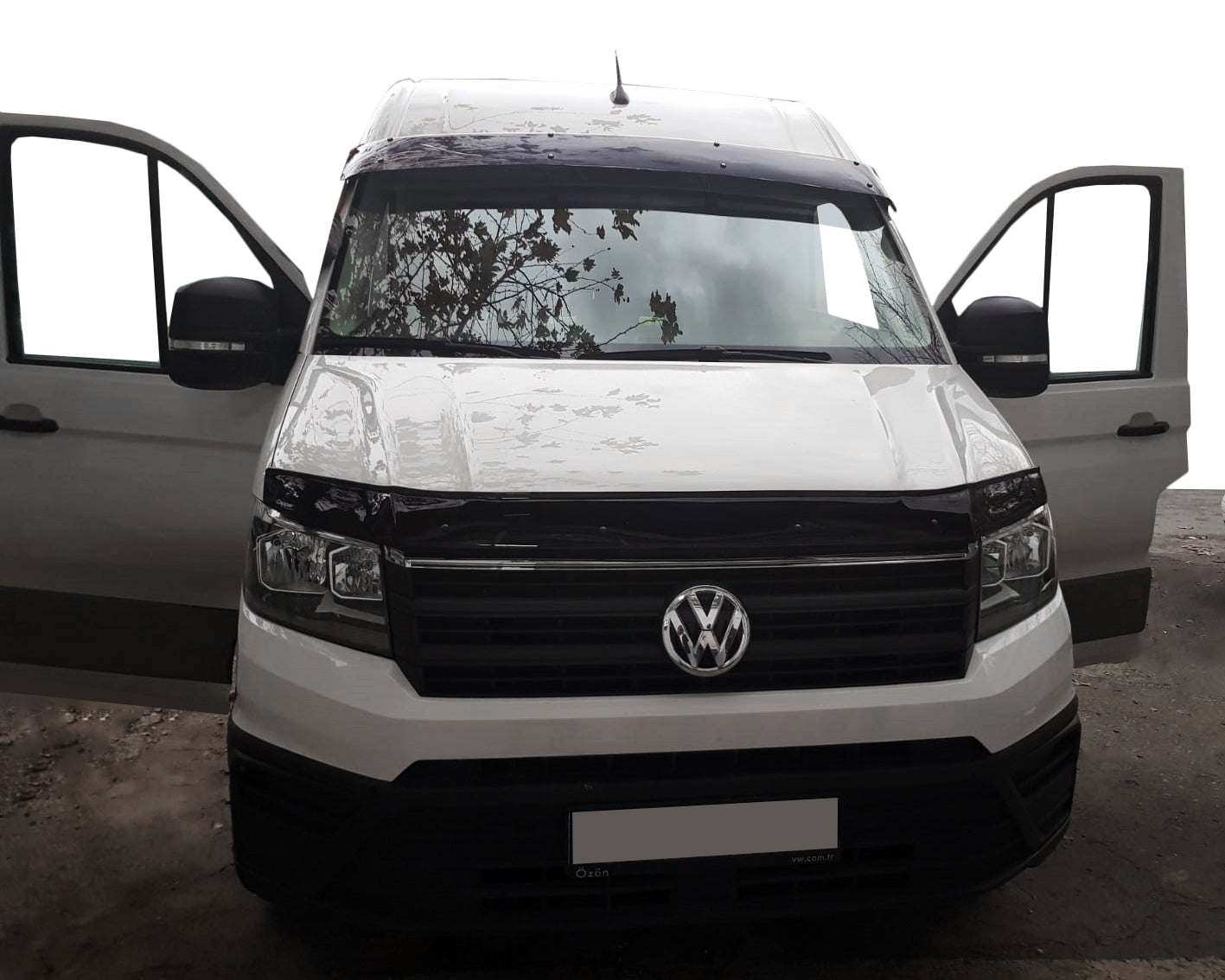 Windshield Deflector (black gloss, 5mm) for Volkswagen Crafter 2016- - image 1