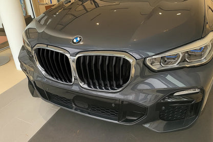 Kidney Grilles 1 Bar (2019-2022, Gloss Black with Chrome Trim) for BMW X5 G05 2019–2026 - image 1