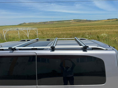 Lockable roof rack cross bars Skyport (2 pcs) (Only for Skyport roof rails) - image 1