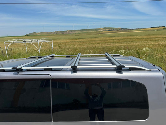 Lockable roof rack cross bars Skyport (2 pcs) (Only for Skyport roof rails) - image 1