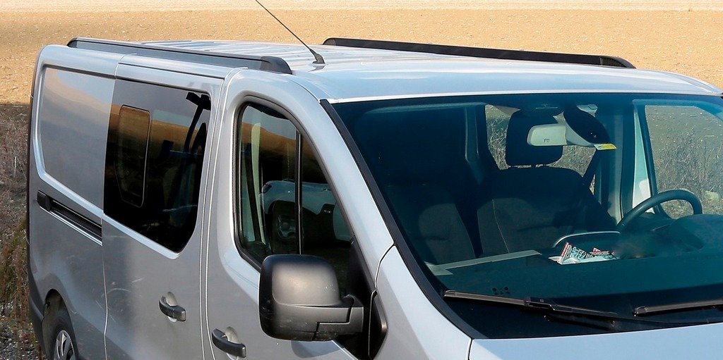 Integrated Roof Rails (black) for Renault Trafic 2015- - image 5