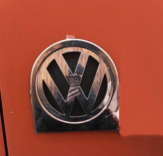 Stroking the back of the logo (stainless) for Volkswagen Caddy 2004-2010 - Reelken Auto
