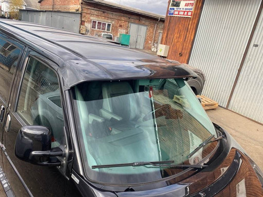 The visor on the windshield (gloss black, 5mm) for Volkswagen T4 Caravelle/Multivan - Reelken Auto