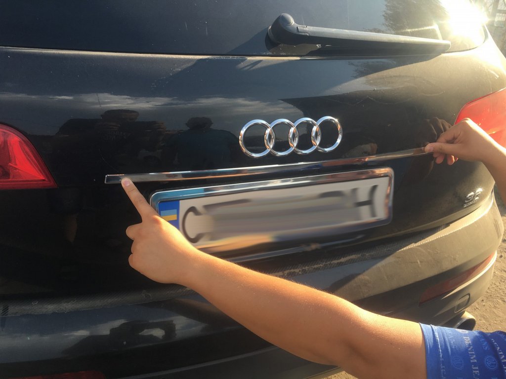 Chrome trim above license plate Carmos (stainless steel) for Audi Q7 2005-2015 - image 1