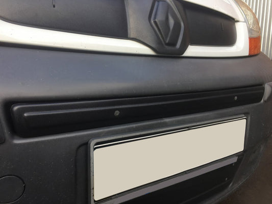 Winter middle cover on the grille (top of the number) for Renault Trafic 2001-2015 - image 2