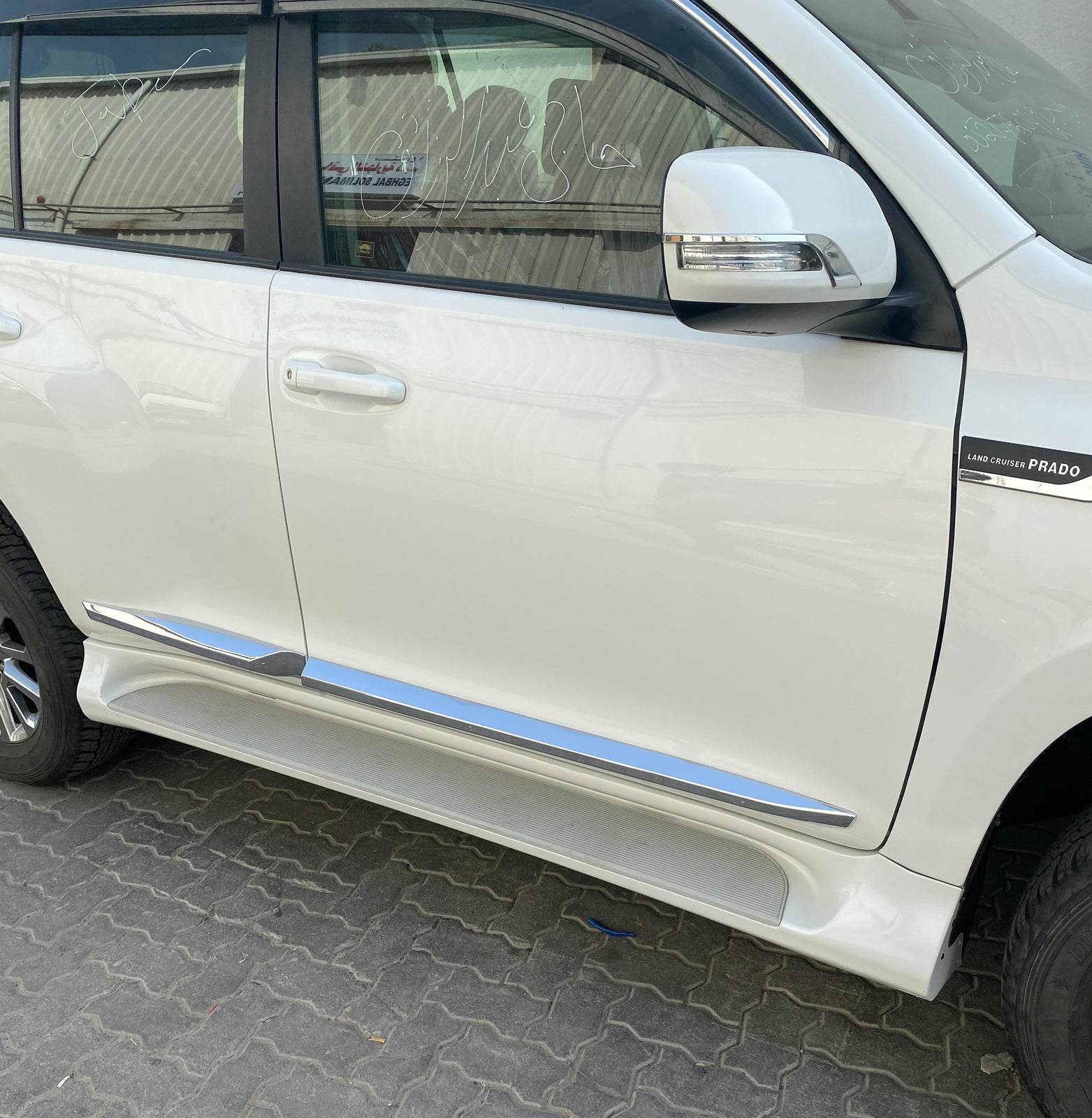 Door molding (design 2018+) for Toyota Land Cruiser Prado 150 - Reelken Auto