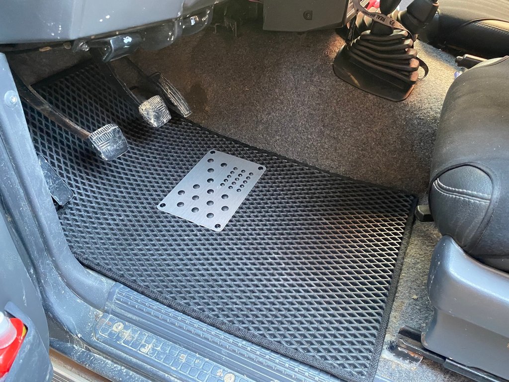 EVA Floor Mats (black) for Nissan Patrol Y60 1988-1997 - image 1