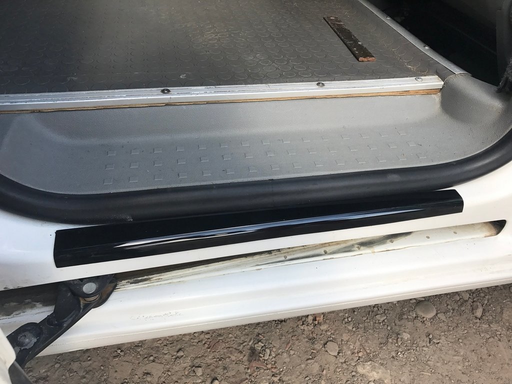 Door sills (ABS plastic) for Volkswagen Caddy 2010-2015 - image 4