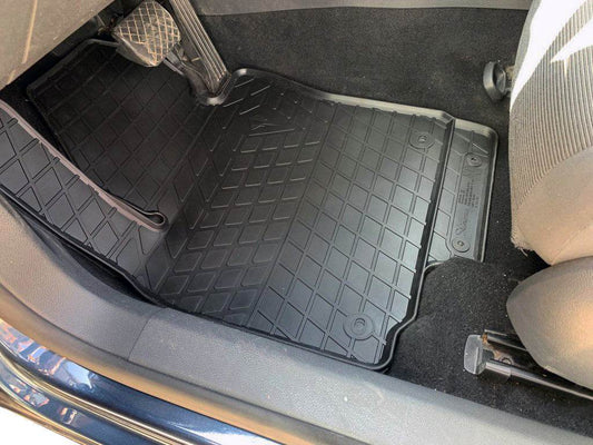 Rubber mats (4 PCs, Premium Stingray) for Volkswagen Golf 5 - Reelken Auto