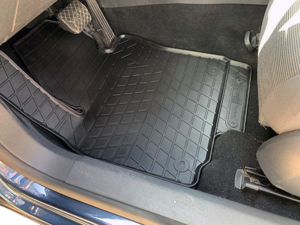 Rubber Floor Mats (4 pcs, Stingray Premium) for Volkswagen Golf 5 2003-2009 - image 1
