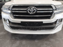 The front trim on the skirt for Executive 2019 for Toyota Land Cruiser 200 - Reelken Auto