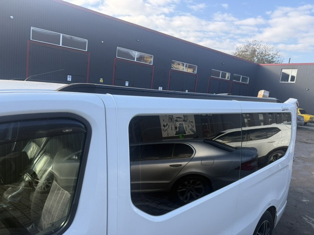 Integrated Roof Rails (black) for Renault Trafic 2015- - image 12