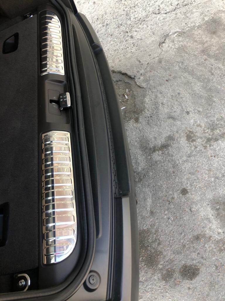 Rear sill pad (stainless) for Range Rover Sport 2013-2022 - Reelken Auto