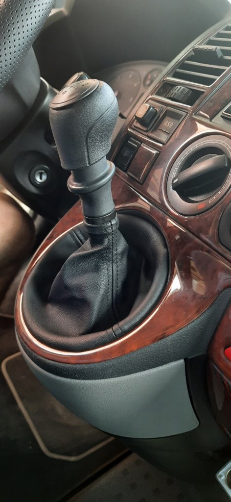 Gear shift boot with knob (5-speed) for Volkswagen T5 Transporter 2003-2010 - image 1