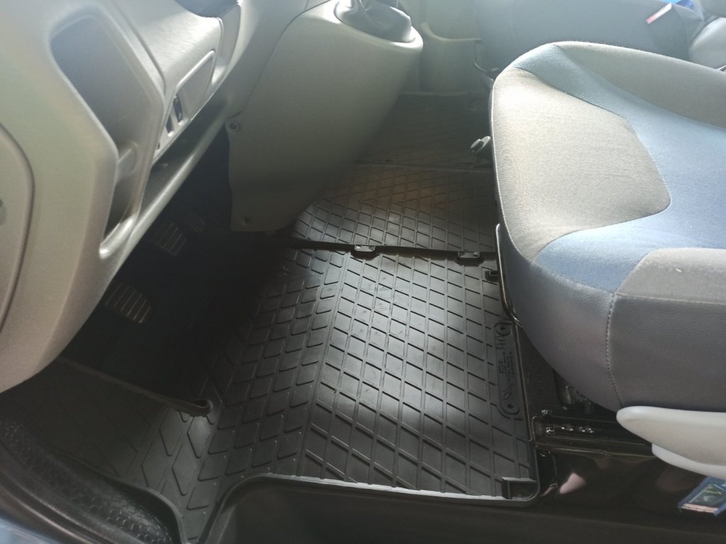 Rubber Floor Mats (3 pcs, Stingray) for Opel Vivaro 2001-2015 - image 4