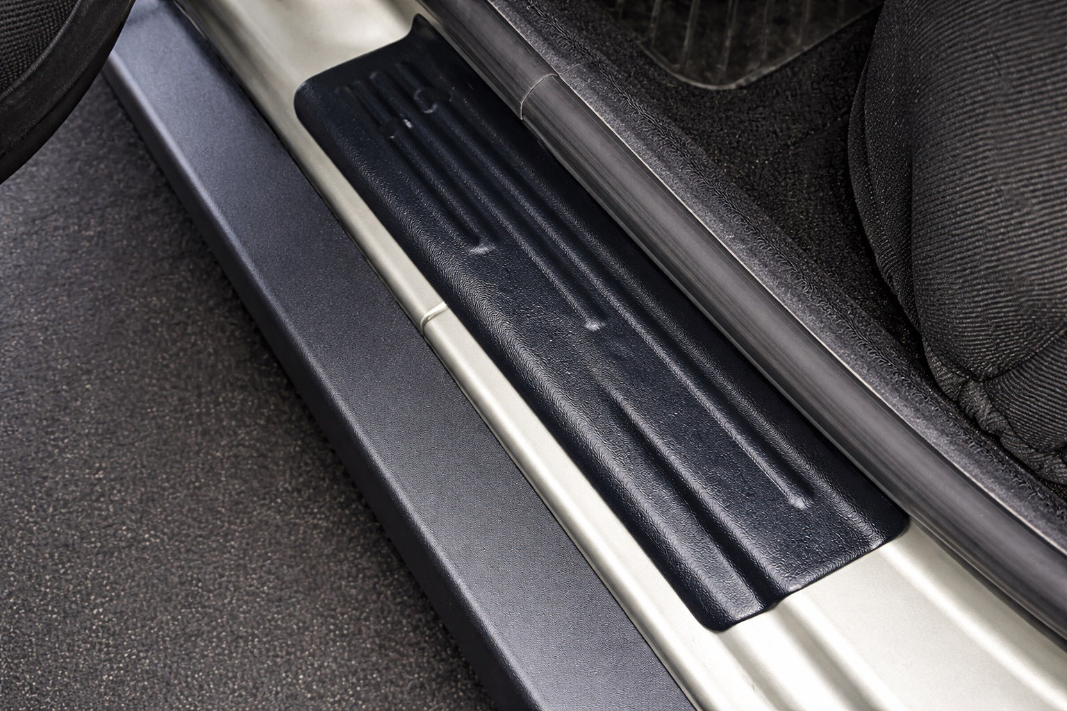 Interior door sill protectors EuroCap (4 pcs, ABS) for Dacia Duster 2008-2018 - image 2