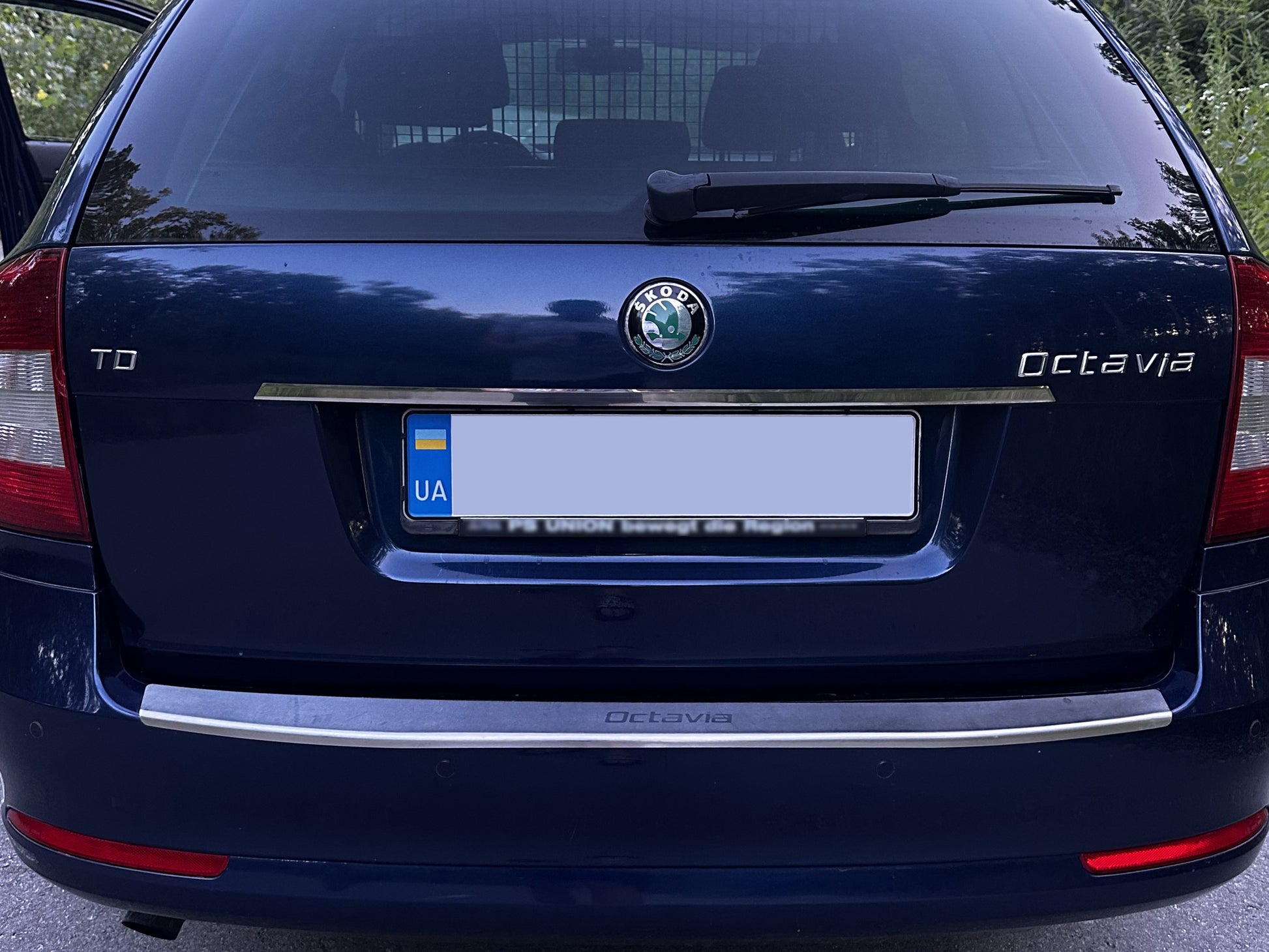 Chrome trim above license plate Carmos (stainless steel) for Skoda Octavia II A5 2010-2013 - image 2