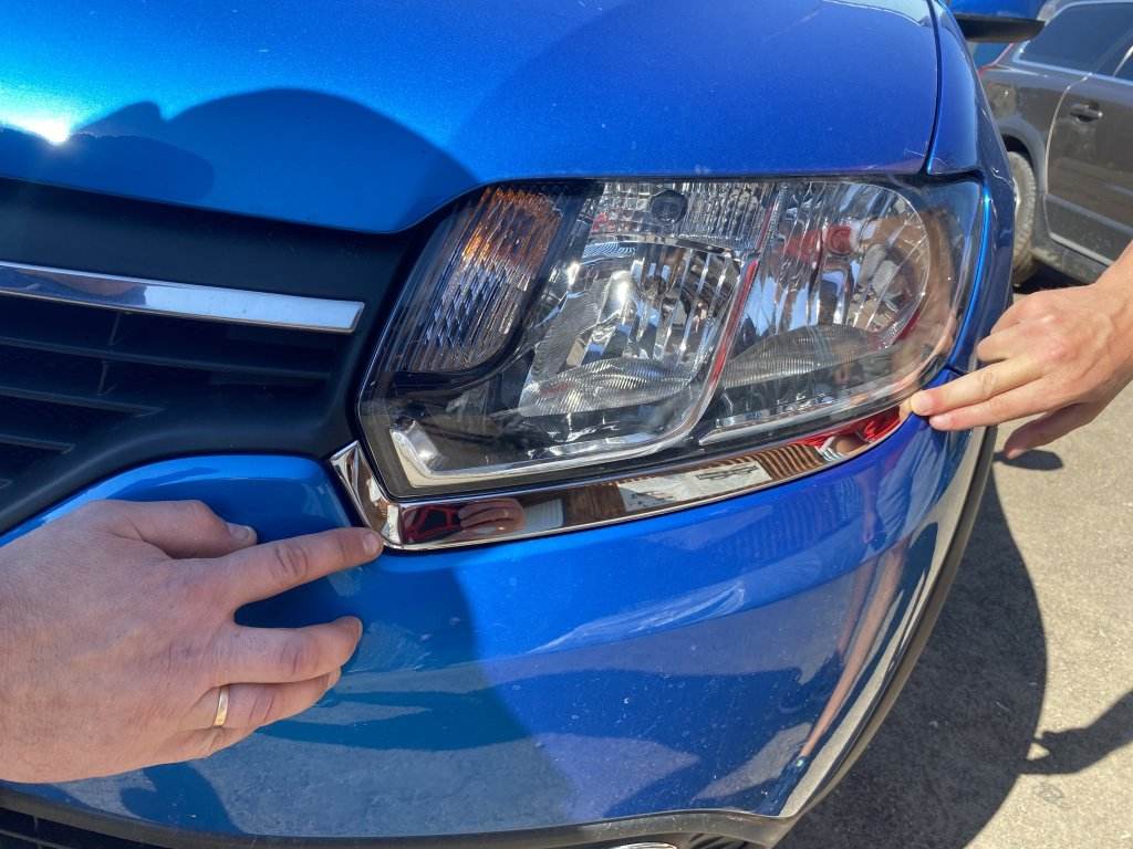 Front lamp trims (2 pieces, stainless steel) for Dacia Sandero 2013-2020 - Reelken Auto
