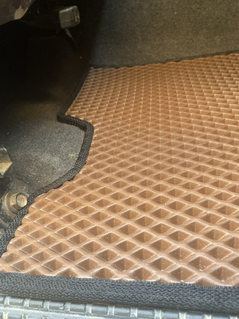 EVA Floor Mats (brick red) for Nissan Patrol Y60 1988-1997 - image 6