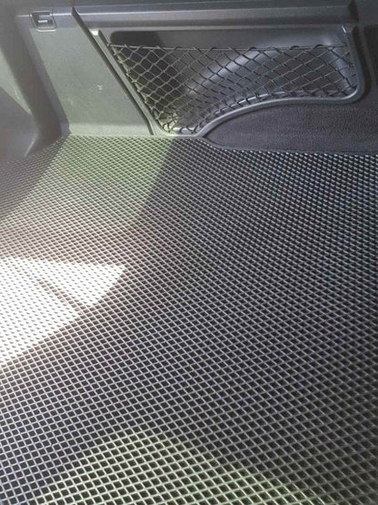 Trunk mat (EVA, black) for Land Rover Discovery IV - Reelken Auto