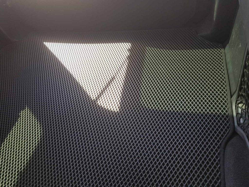 Trunk mat (EVA, black) for Land Rover Discovery IV - Reelken Auto