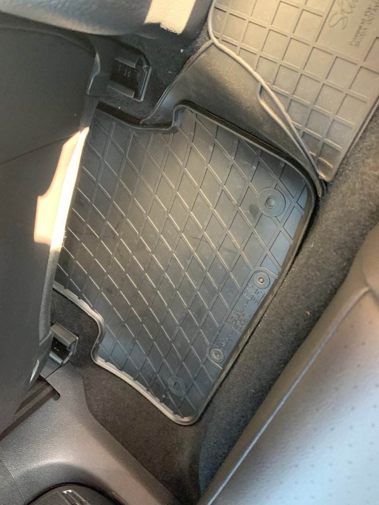 Rubber mats (4 pcs, Stingray Premium) for Volkswagen Golf 7/E-Golf - Reelken Auto