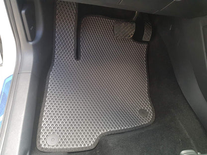 EVA Floor Mats (black) for Volkswagen E-Tharu 2020- - image 1