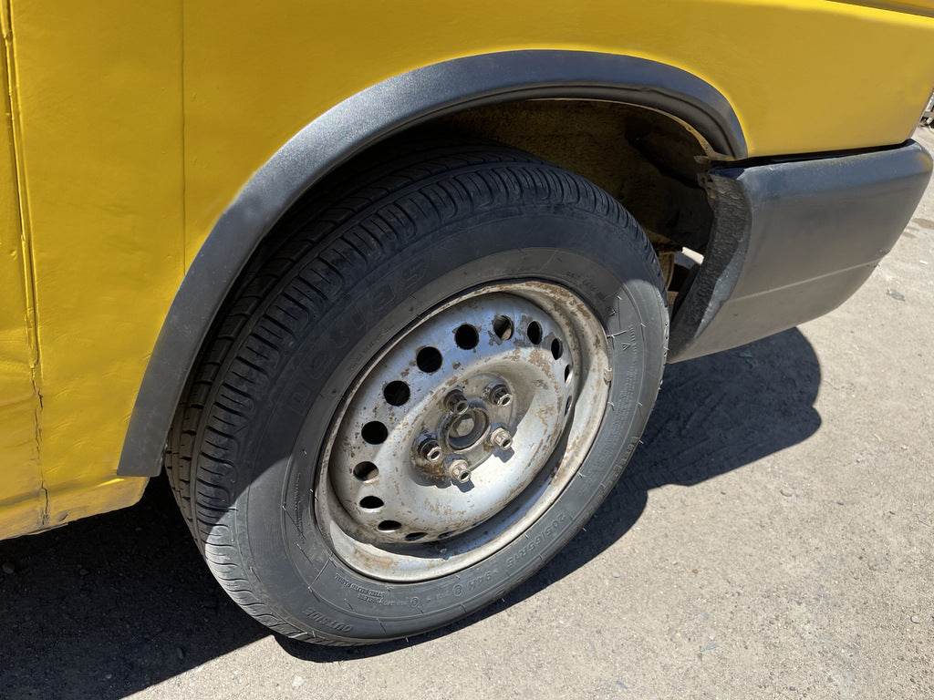 The pads on the arches (4 pieces, plastic) for Volkswagen T4 Caravelle/Multivan - Reelken Auto