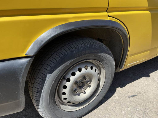 The pads on the arches (4 pieces, plastic) for Volkswagen T4 Caravelle/Multivan - Reelken Auto