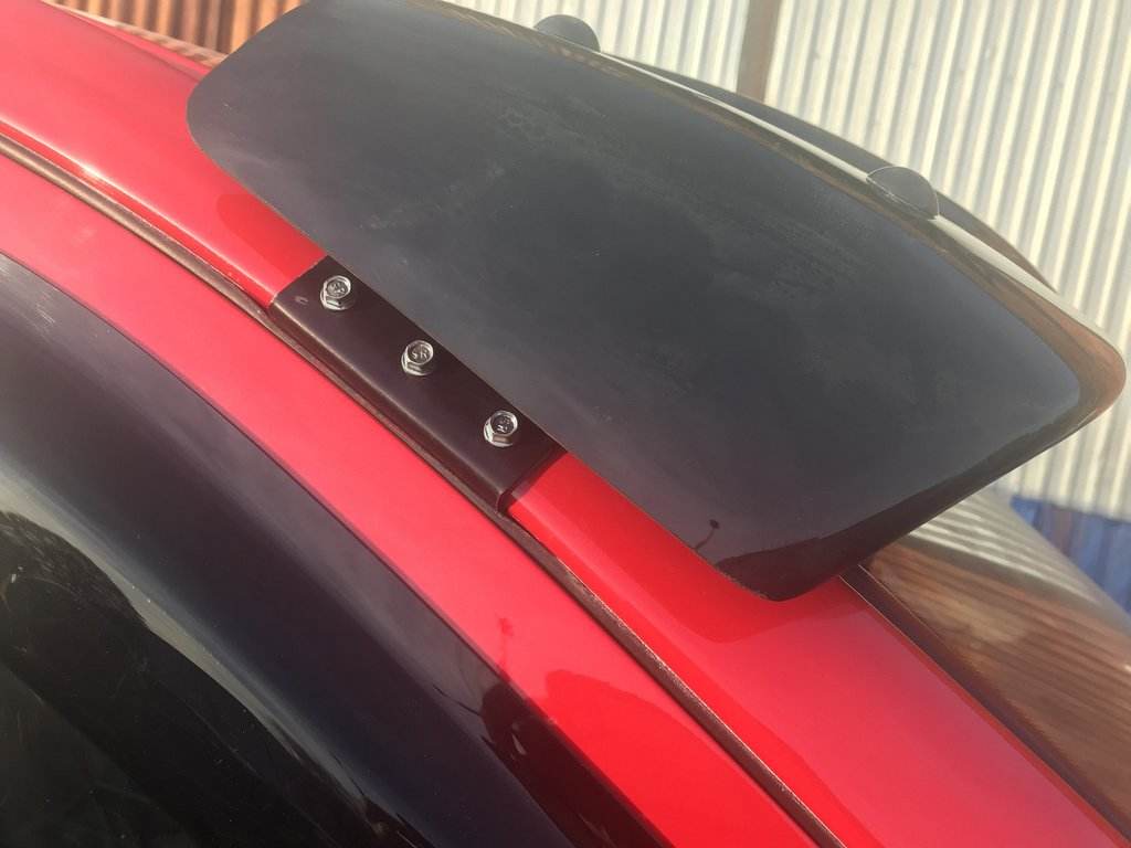 The visor on the windshield (gloss black, 5mm) for Mercedes Vito W639 2004-2014 - Reelken Auto