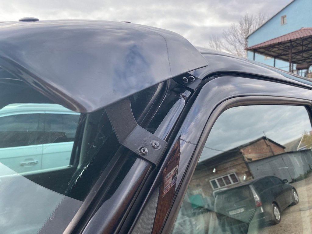 Windshield Visor (black gloss, 5mm) for Volkswagen T4 Caravelle/Multivan 1990-2003 - image 3