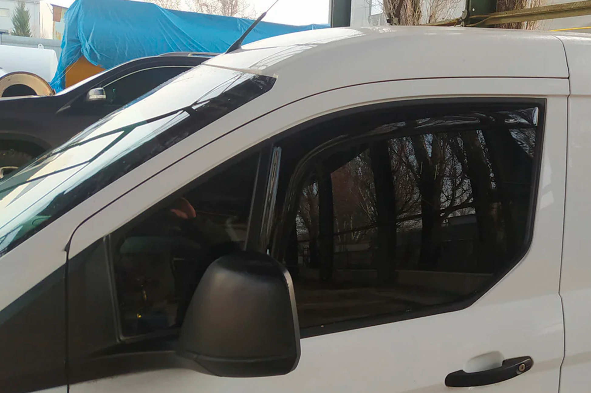 In-channel window deflectors (2 pcs, HIC) for Ford Connect 2014-2021 - image 1