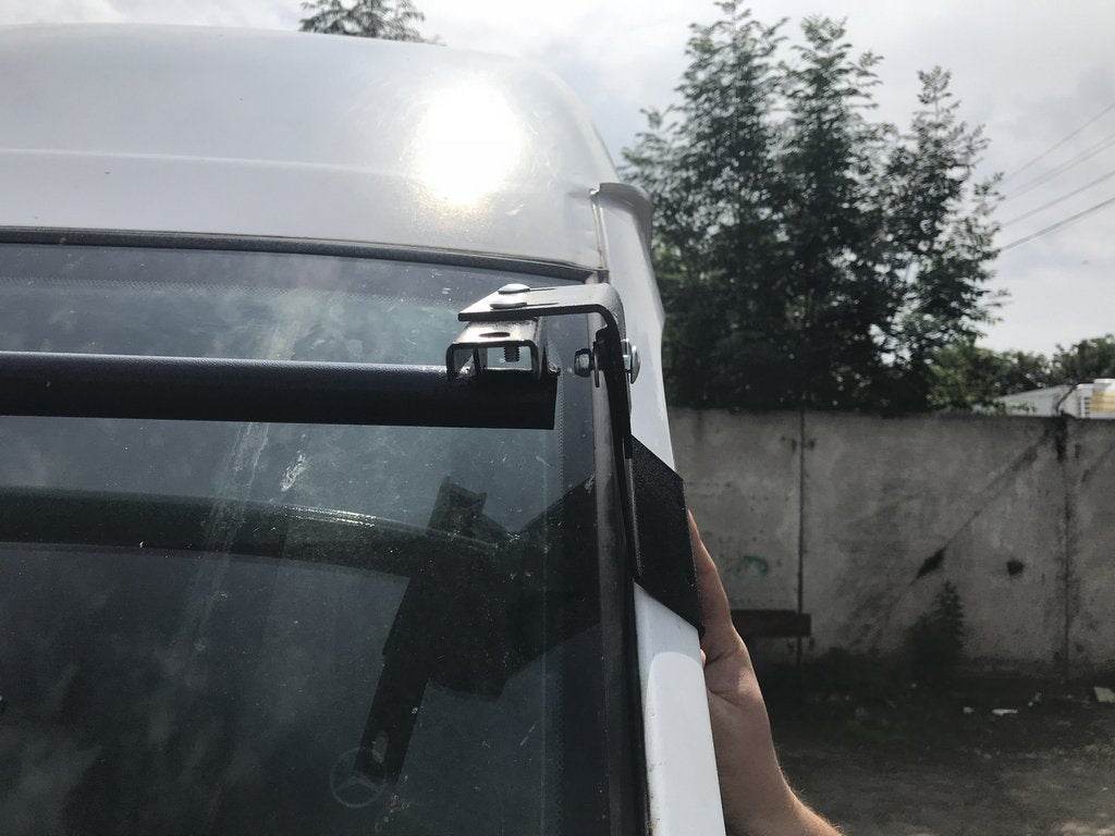 Windshield visor (black gloss, 5mm) for Mercedes Sprinter W901/902/903/904/905 1995-2006 - Reelken Auto