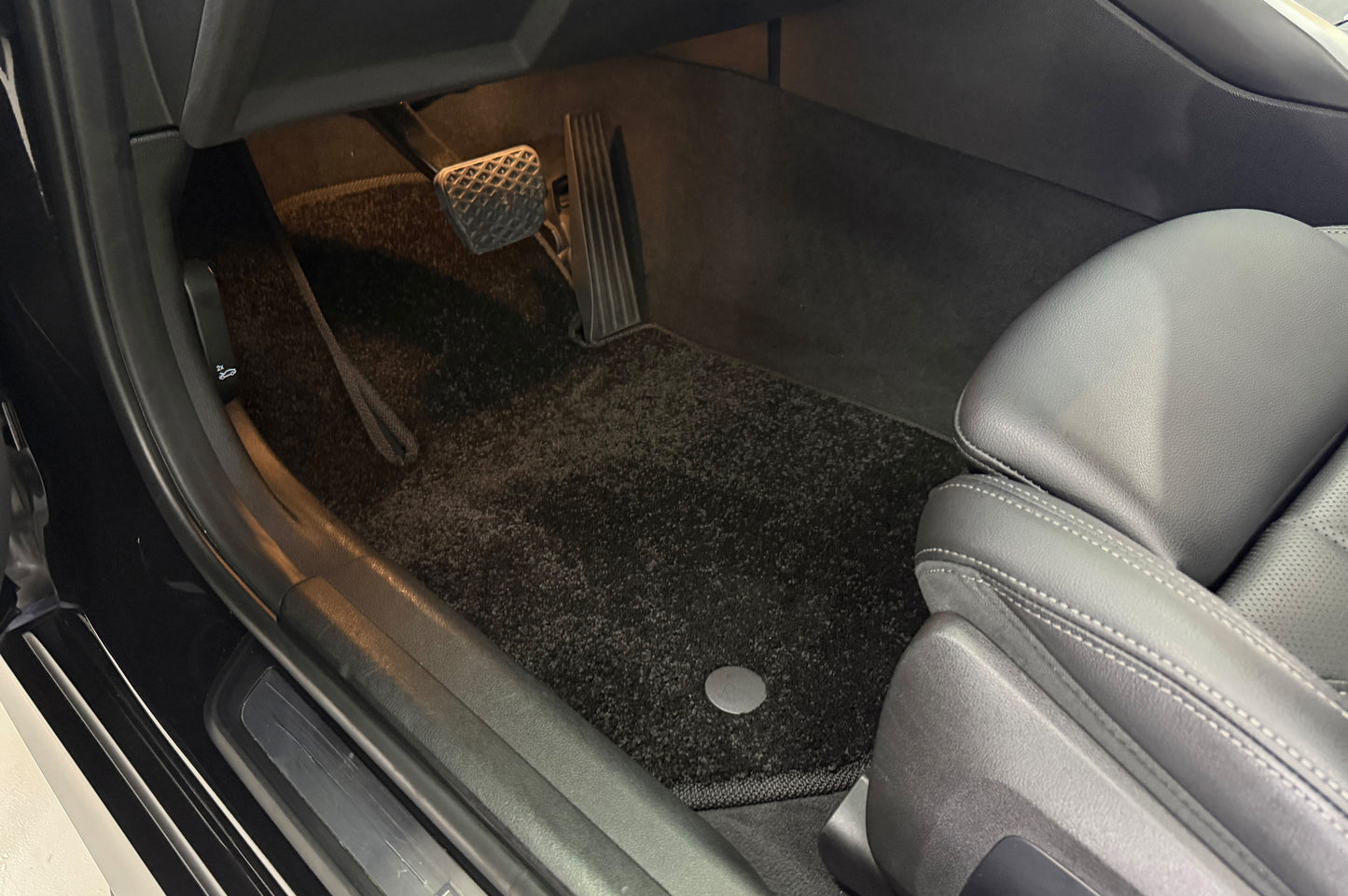 Deluxe Textile Floor Mats (black) for BMW 3 Series G20/G21 2018- - image 1