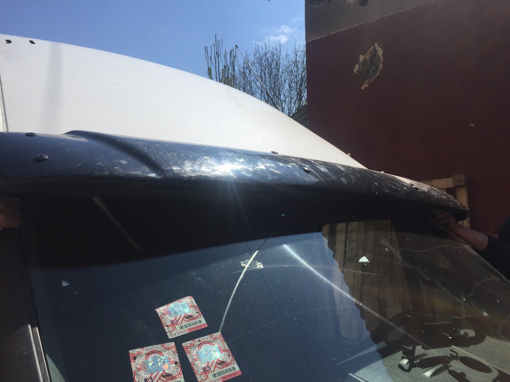 Windshield visor (black gloss, 5mm) for Ford Transit 2000-2014 - image 4